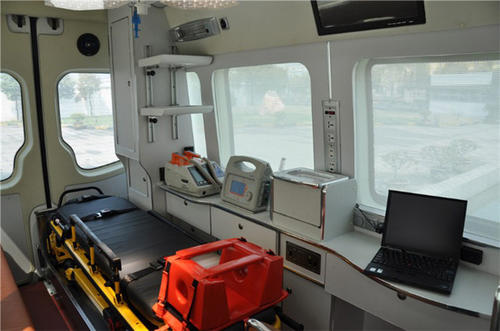宁晋县救护车内部